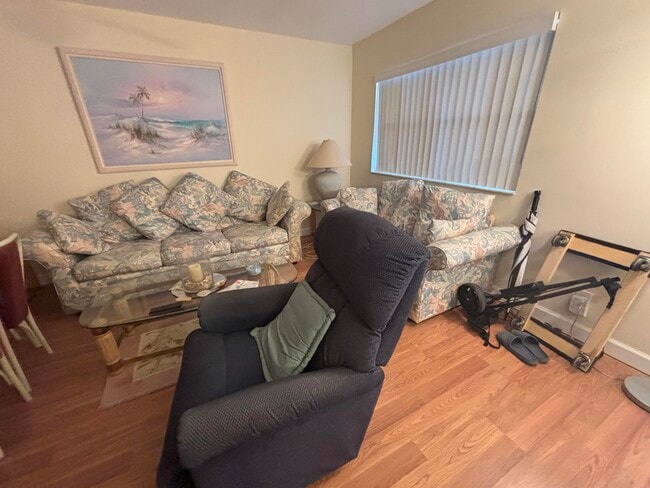 Building Photo - 596 Saxony M