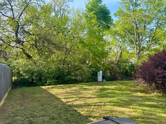 Building Photo - 2525 Bethwood Dr