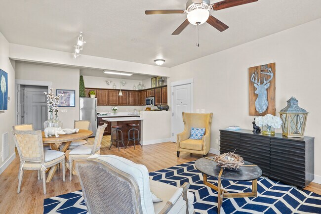 Sala de estar de 2x2 - The Meadows at Park Avenue