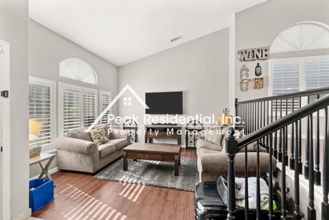 Building Photo - Spacious 4bd/3ba Roseville Home with Pool!