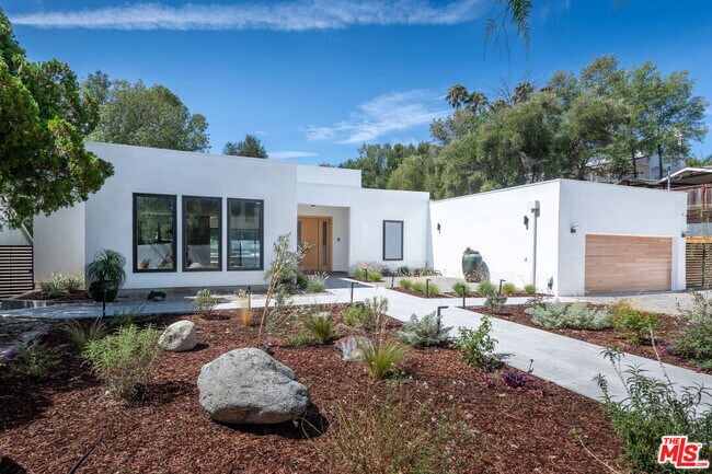 Foto del edificio - 23346 Calvert St