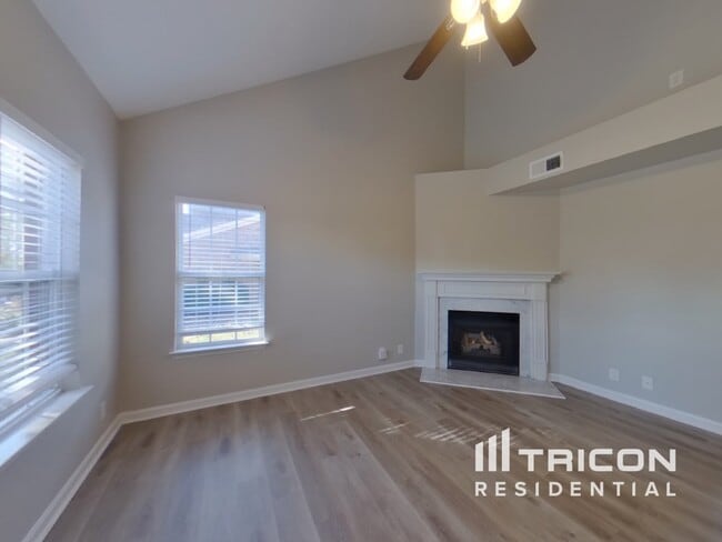 Foto del edificio - 8005 Penbrook Dr