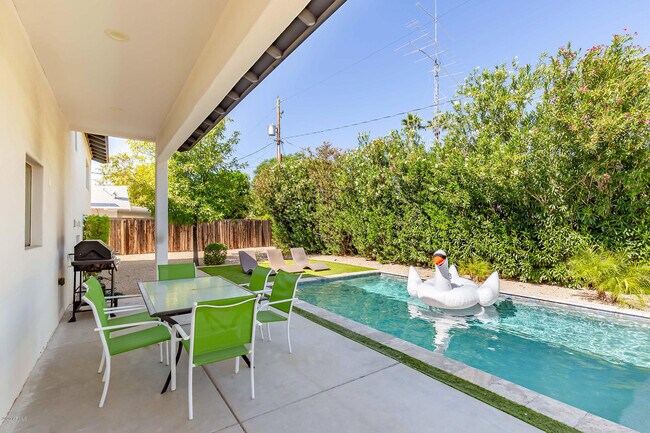 Building Photo - 8608 E Palo Verde Dr