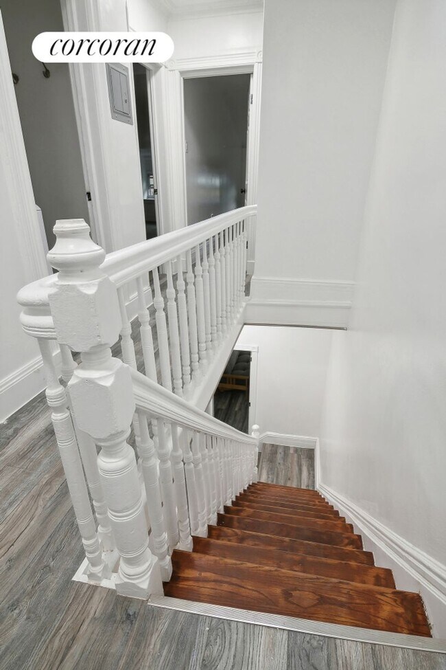 Building Photo - 523 Monroe St