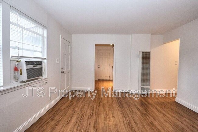 Foto del edificio - 5302 Gordon Dr