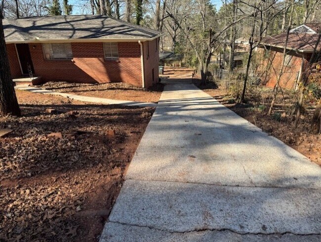 Building Photo - Back on the market!