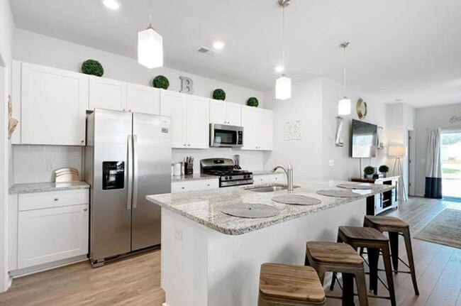 Building Photo - Spacious 5 Bedroom Home in West Ashley – P...