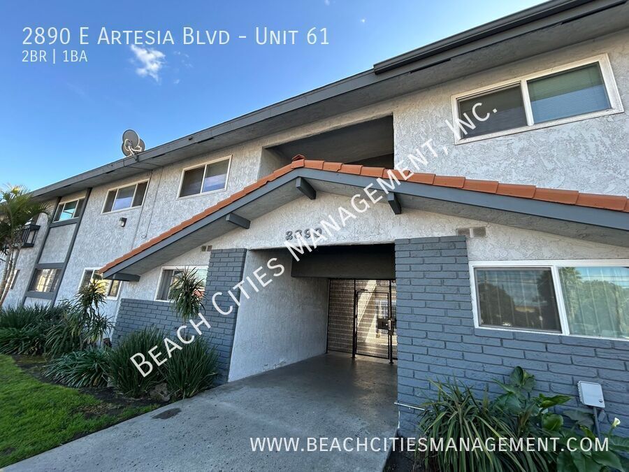 Foto principal - Remodeled 2 Bedroom, 1 Bath with 1 Parking...