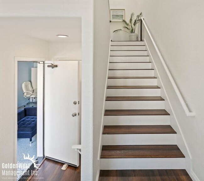Foto del edificio - Bright and Modern 2Bdm 2Ba Townhome with Private Patio in Scripps Ranch!