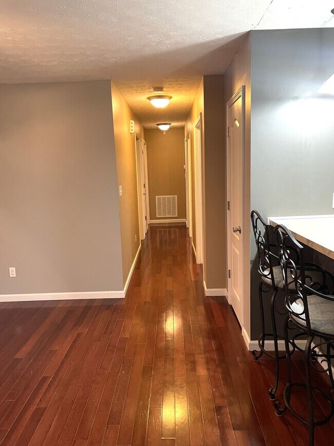 Foto del edificio - 2138 Bernhurst Dr