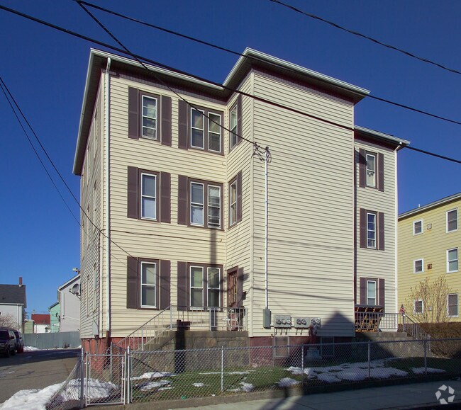 Building Photo - 70 Plain St