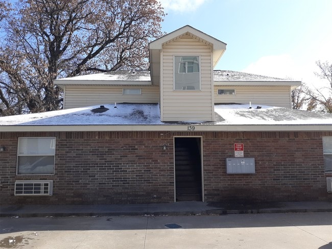 Building Photo - 139 S Husband St