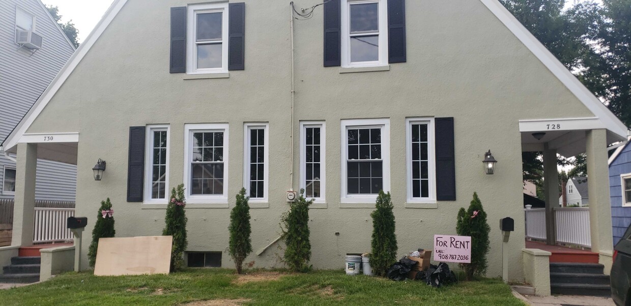 Front of the House - 728 Front St