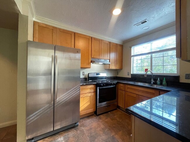Foto del edificio - SPACIOUS 3BD/1.5BA HOUSE READY FOR RENT!!!