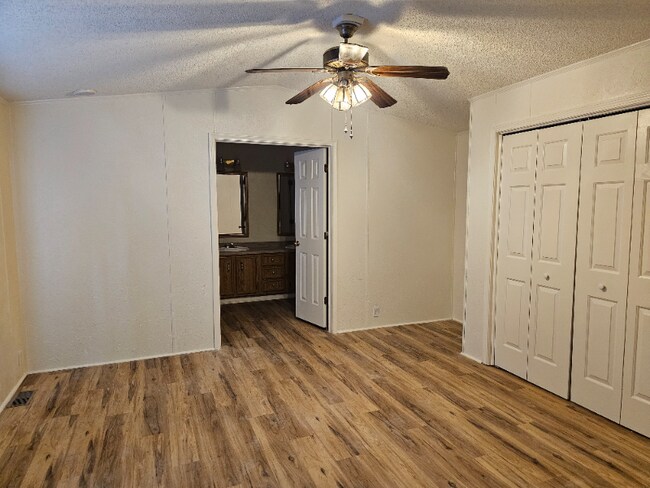 Foto del edificio - 217 W Fairlane Dr