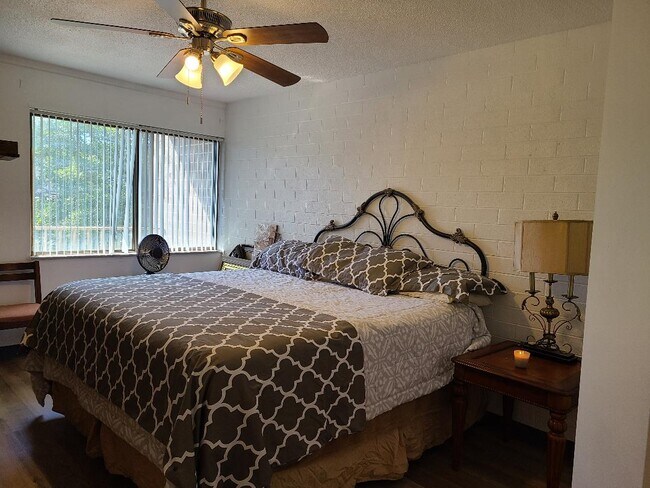 Foto del edificio - 1800 Roundhill Rd