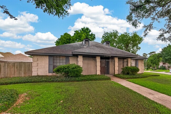 Foto del edificio - 12835 Woodlite Ln