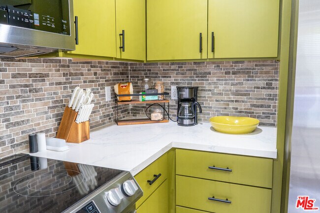 Foto del edificio - 348 Laveta Terrace