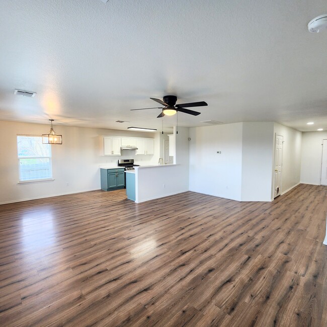 Living Room/Kitchen/Dining - 18416 Great Falls Dr