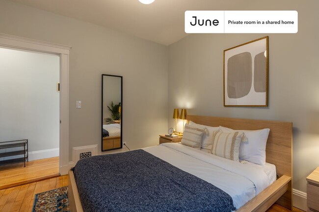 Foto del edificio - Private bedroom in 4 bed/2 bath Home