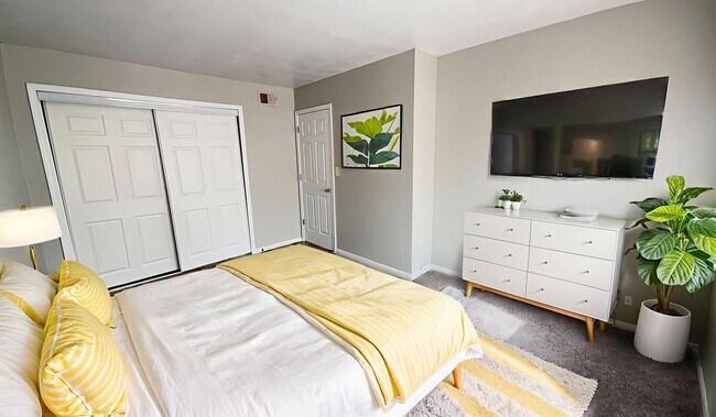 Building Photo - Immediate Move-In! Spacious 2-Bedroom Apartments Near Downtown | $100 Deposit