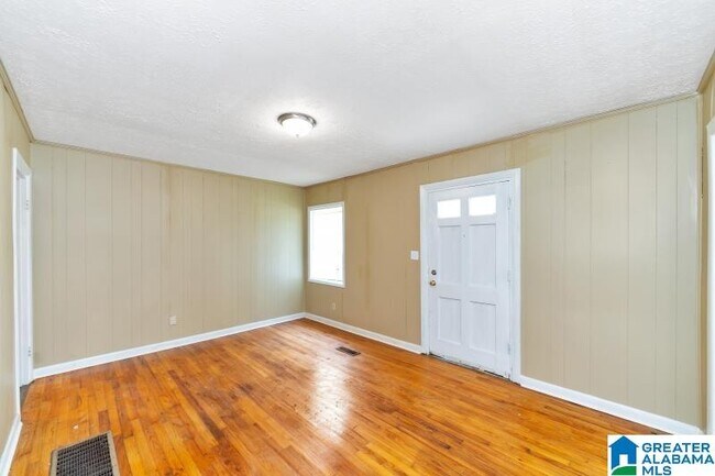 Foto del edificio - 330 15th Ave SW