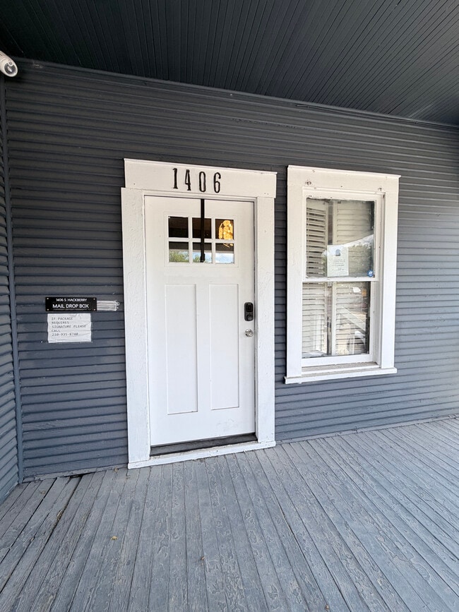 Building Photo - 1406 S Hackberry St