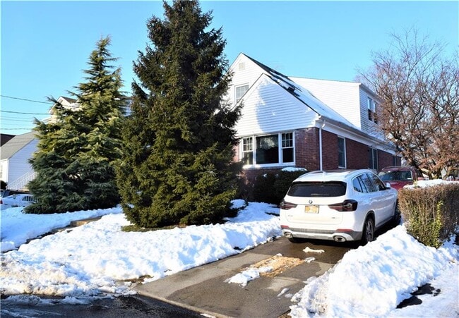 Building Photo - 123 Raritan Ave