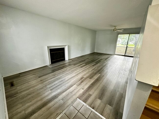 Building Photo - 901 Briarwood Ct
