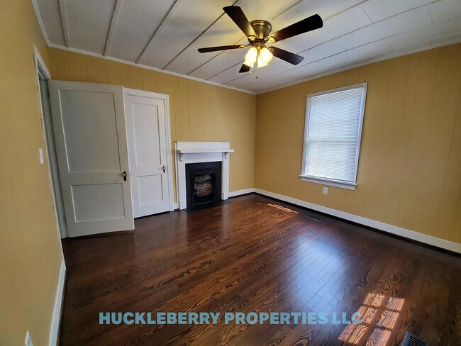 Building Photo - 2032 Edgar St