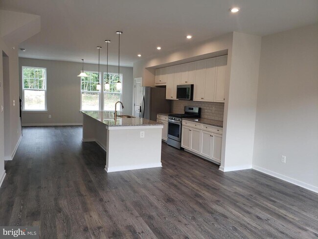 Building Photo - 112 Huff Dr