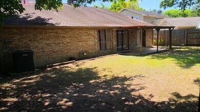 Building Photo - 15122 Cedar Ridge Dr