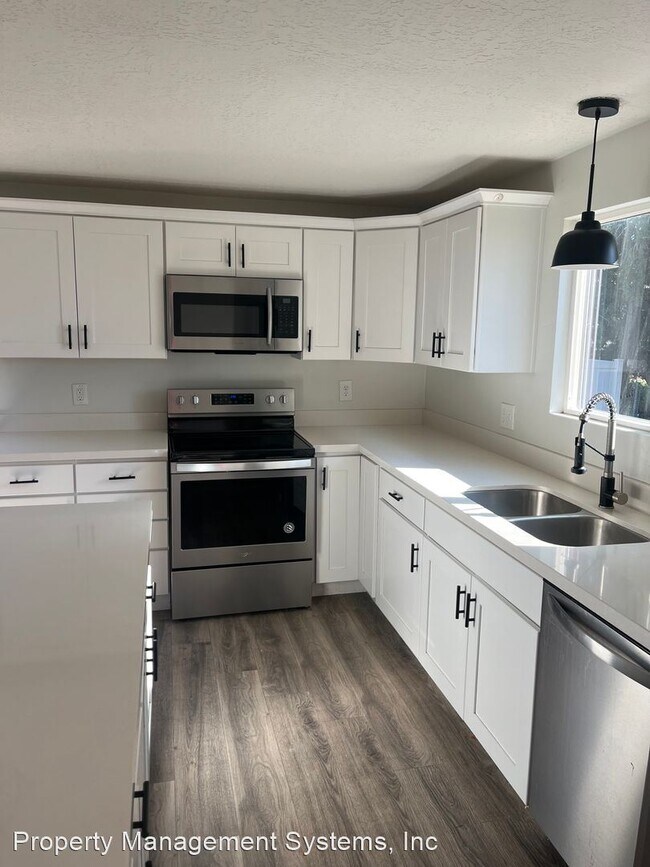 Foto del edificio - 5 br, 2 bath House - 1545 W Leland Dr (742...