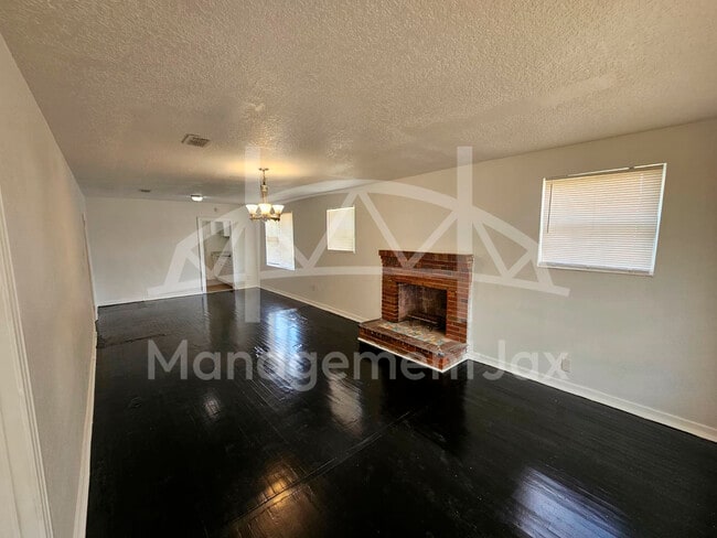 Foto del edificio - 1664 W 15th St