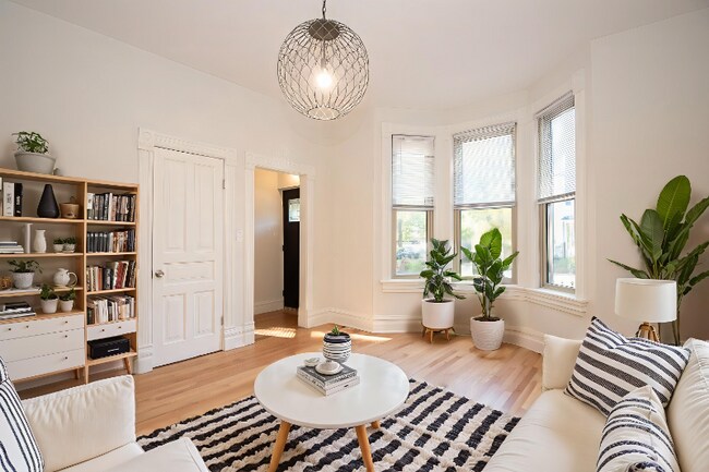 Building Photo - 2176 N Maplewood Ave