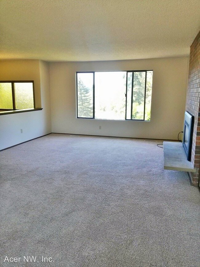 Foto del edificio - 3 br, 1.5 bath House - 4828 186th PL SW