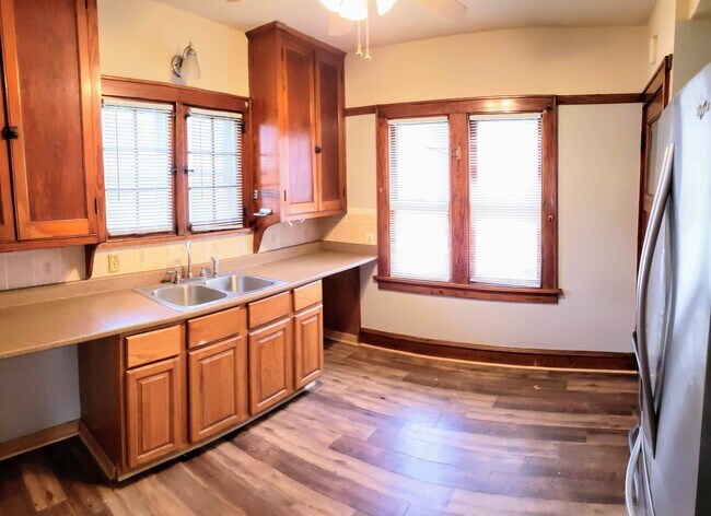 Building Photo - 4534 W Leon Terrace