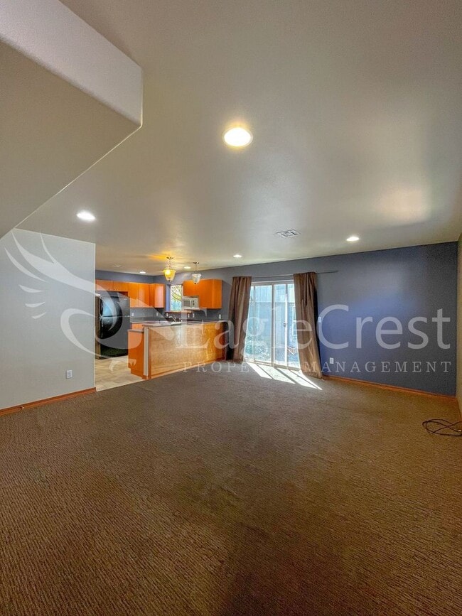 Foto del edificio - Large 6-Bedroom Whitman Neighborhood House; *Half Off 2nd Month Rent*