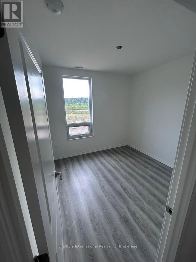 Photo du bâtiment - 181 Elmira Rd S