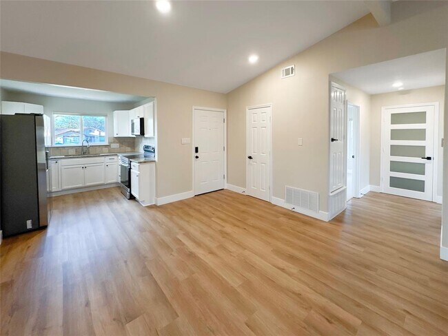 Building Photo - 1502 Glen Burnie Dr