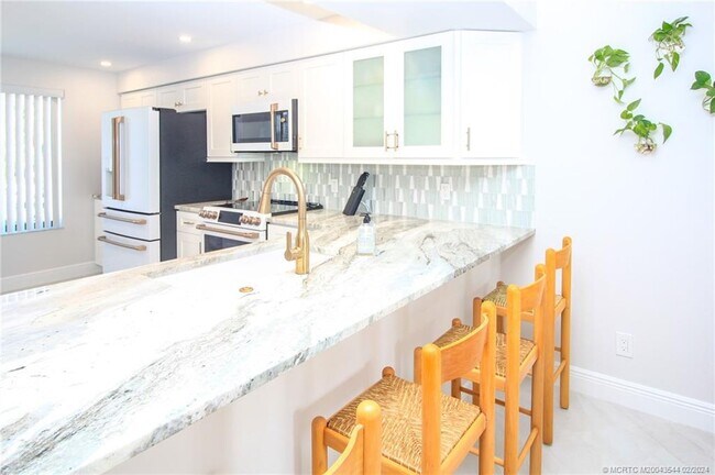 Foto del edificio - 4440 NE Sandpebble Trce