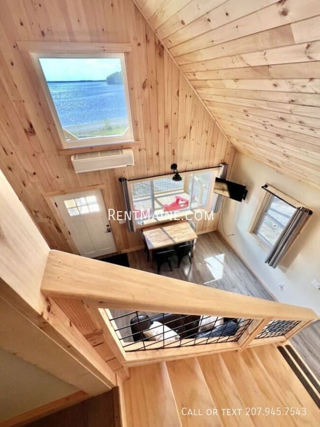 Building Photo - 8 Sand Beach Ln