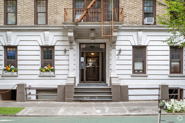 Foto del edificio - 128 W 13th St