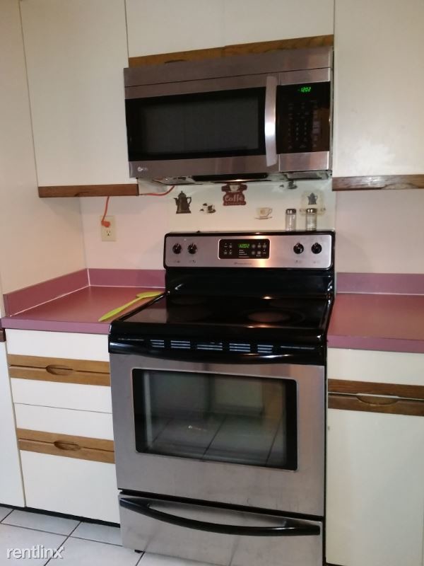 Building Photo - 2 br, 2 bath Condo - 511 E Lake Cir