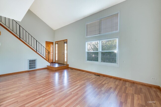 Building Photo - 521 East Ave