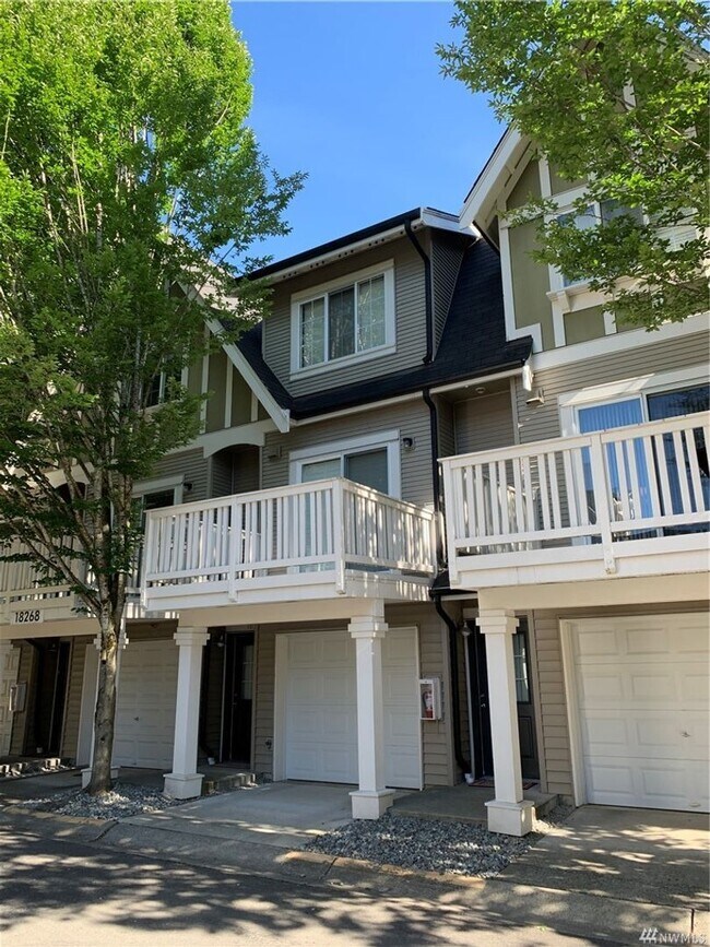 Building Photo - 2Bd/2.25Ba Redmond Townhouse