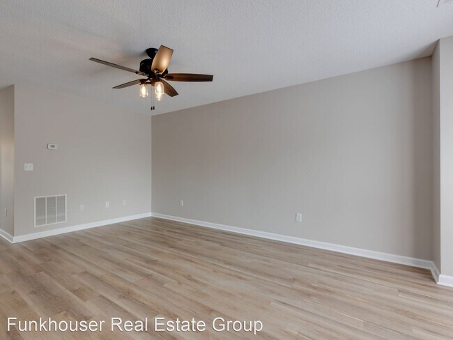 Building Photo - 2 br, 2.5 bath House - 837 Camelot Lane