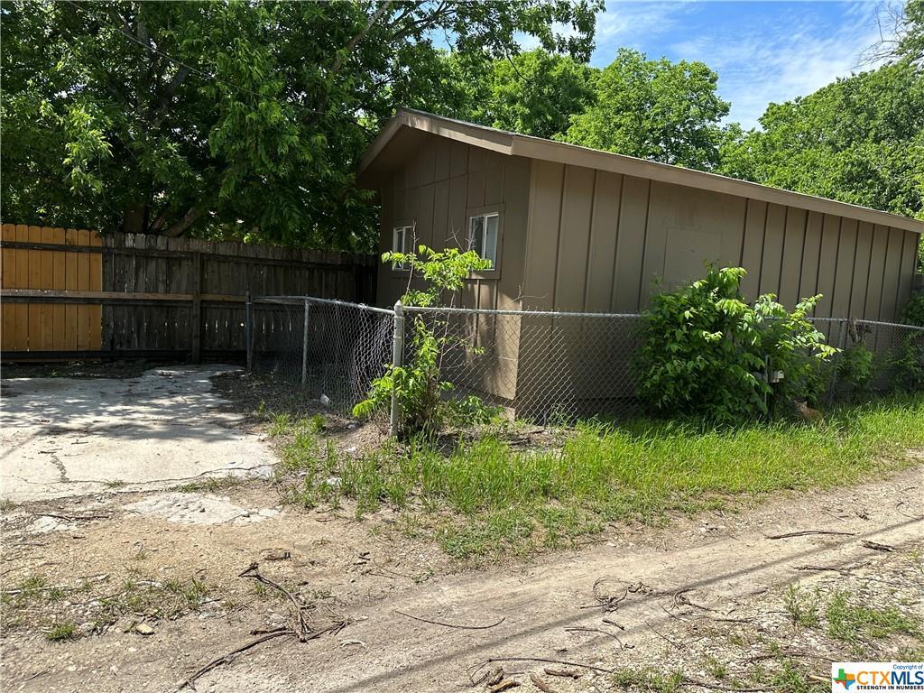 2217 Louise St Unit B, Seguin, TX 78155 Room for Rent in Seguin, TX