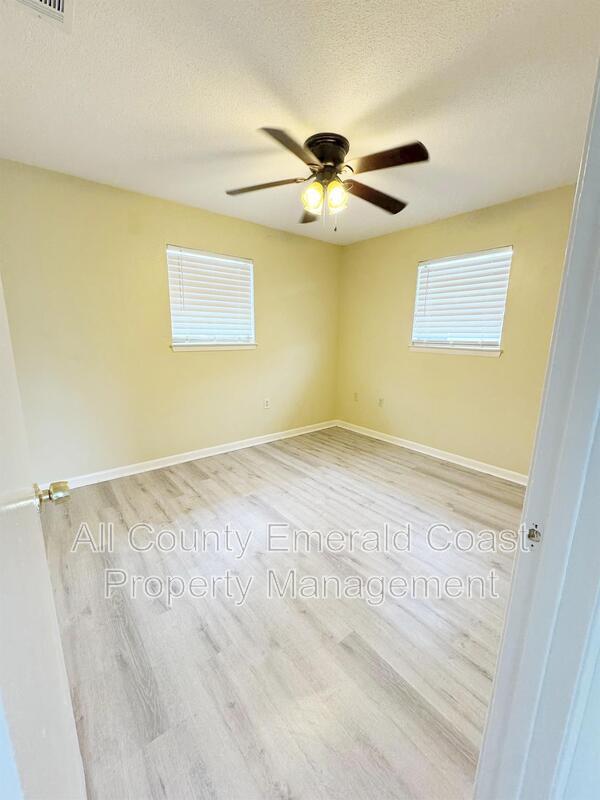 Foto del edificio - 90 Josie Rd