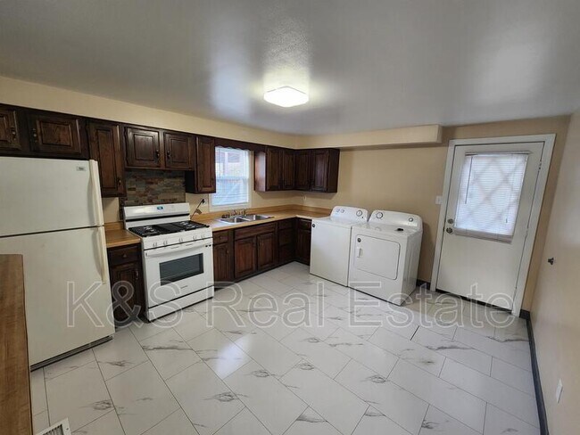 Foto del edificio - 1222 Broadway Ave